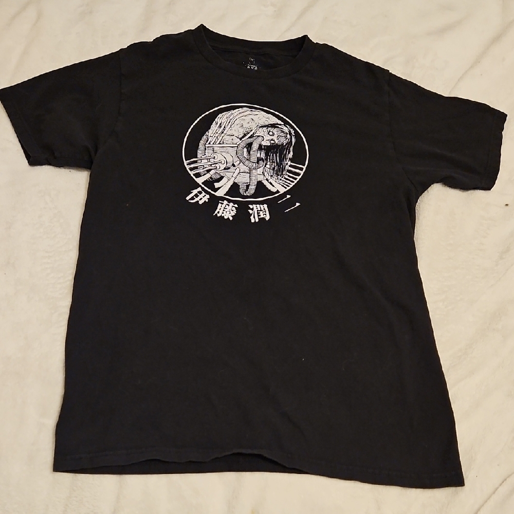 GYO juniors Med Junji Ito anime T shirt Kaori in Walking Machine horror